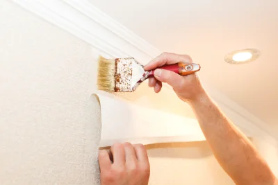 Pose de papier peint à Mazangé — revêtements muraux et toiles de verre